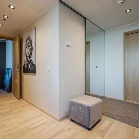 Fahle, Skyline View 1 Bedroom Flat Near Centre Tallinn