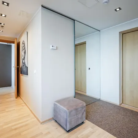 Korter Fahle, Skyline View 1 Bedroom Flat Near Centre